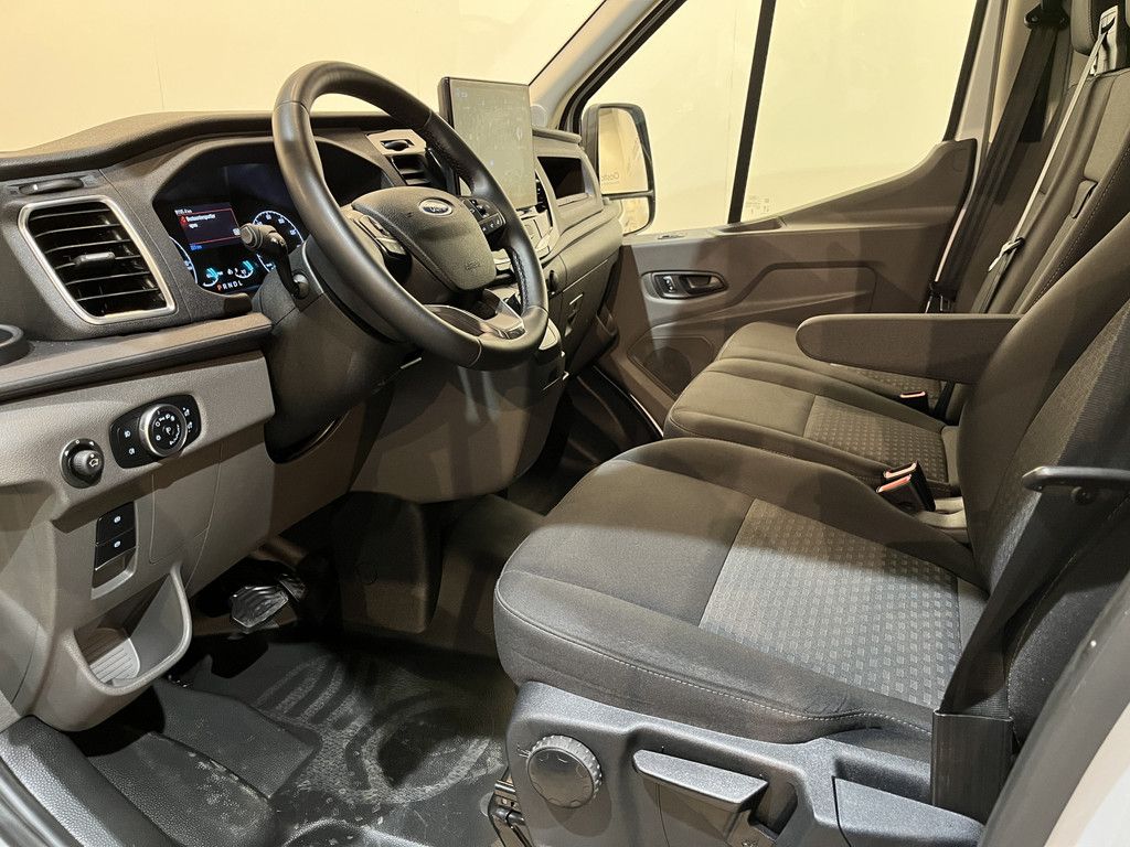 Ford E-Transit L2H2 Trend 68 kWh 184 PK / 100% Elektrisch !! / Airco / Cruise Control / CarPlay / Camera / Navigatie / 3-Zits / 15.500 KM !!