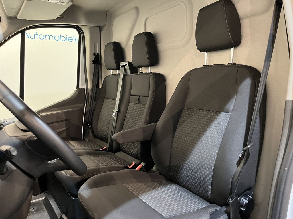 Ford E-Transit L2H2 Trend 68 kWh 184 PK / 100% Elektrisch !! / Airco / Cruise Control / CarPlay / Camera / Navigatie / 3-Zits / 15.500 KM !!