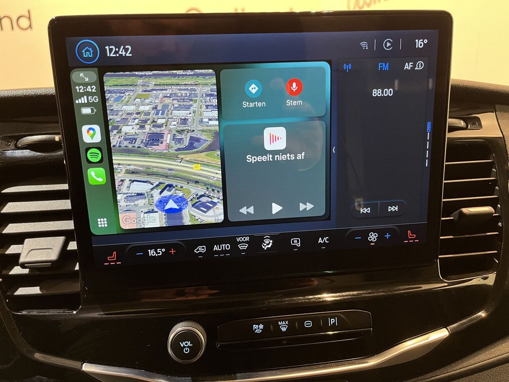 Ford E-Transit L2H2 Trend 68 kWh 184 PK / 100% Elektrisch !! / Airco / Cruise Control / CarPlay / Camera / Navigatie / 3-Zits / 15.500 KM !!