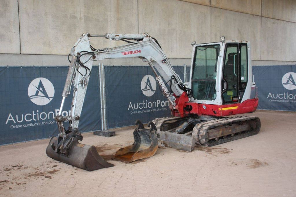 Raupenbagger Takeuchi TB250 Diesel 29,5 kW 2017
