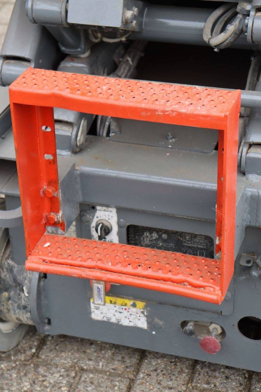 Scissor Lift Skyjack SJ III 3219 Electric 7.8m 2016