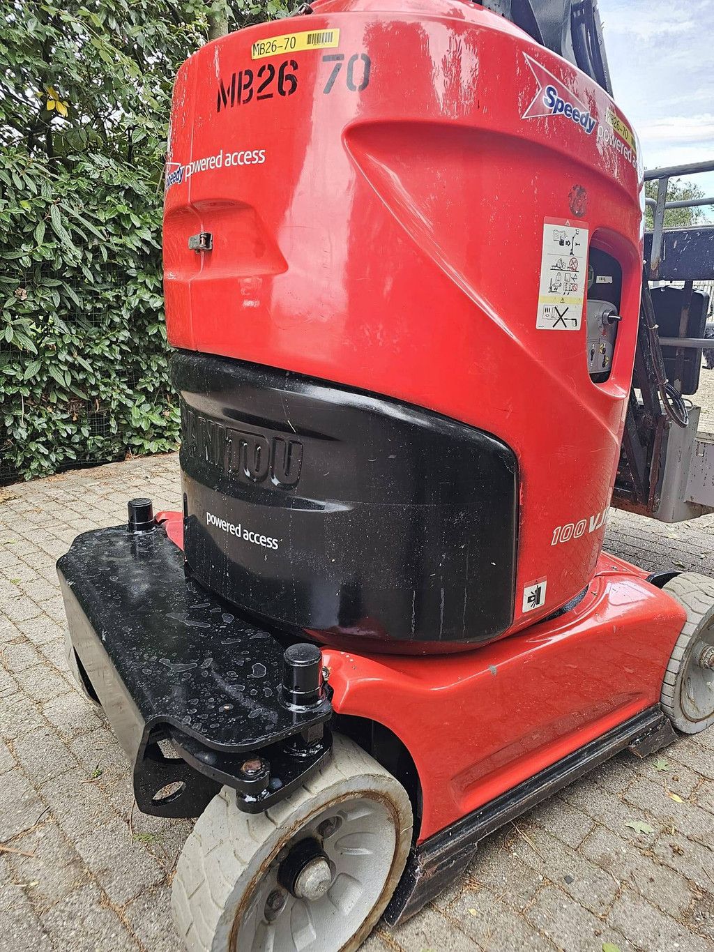 Manitou 100VJR Electric Mast Lift 9.9m
