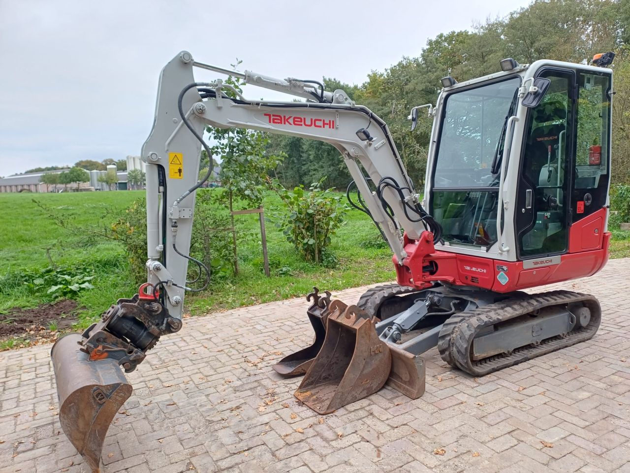 Takeuchi TB230 | bj 2020 | 5485uur | Kantelstuk CW05