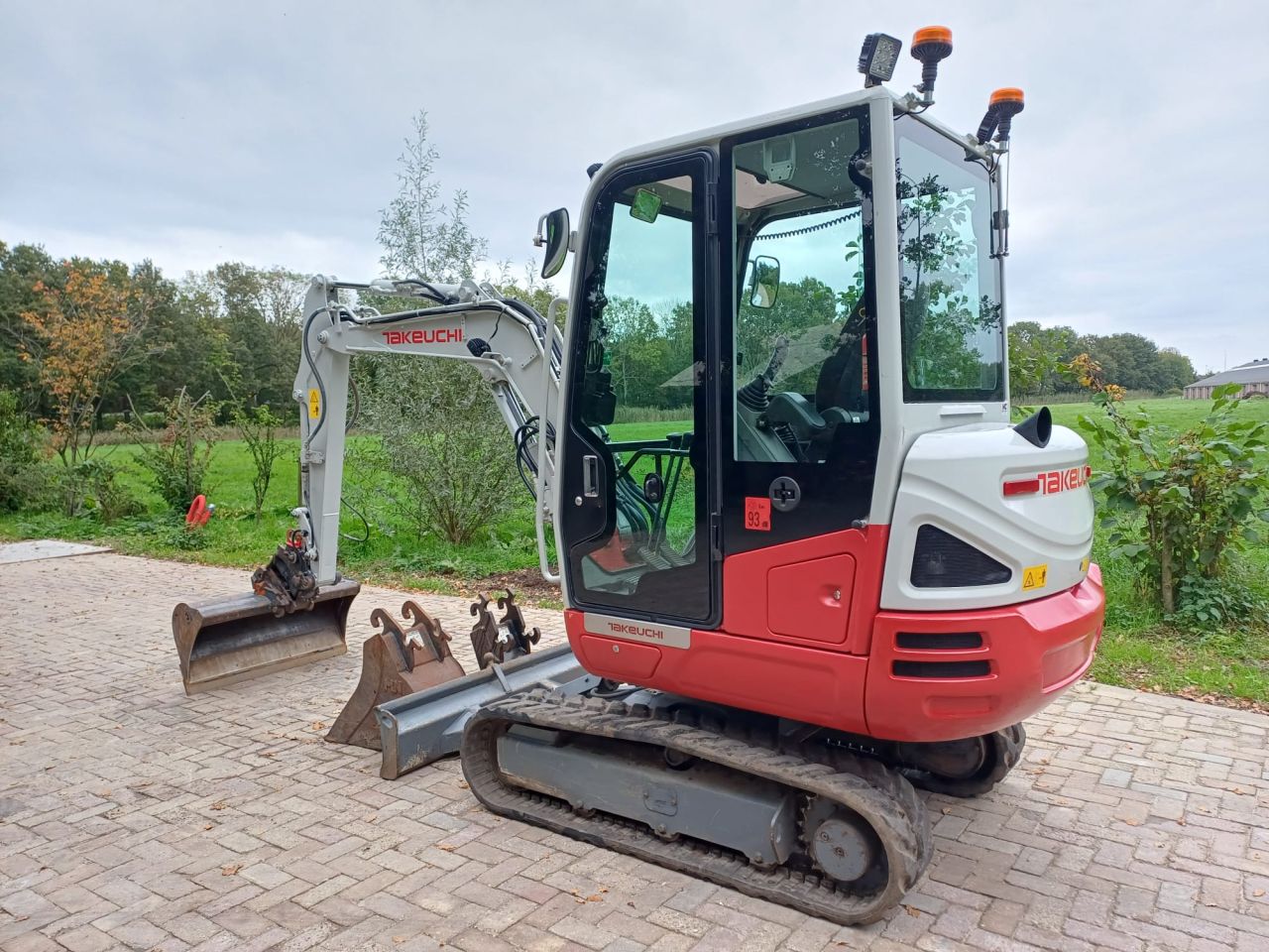 Takeuchi TB230 | bj 2020 | 5485uur | Kantelstuk CW05