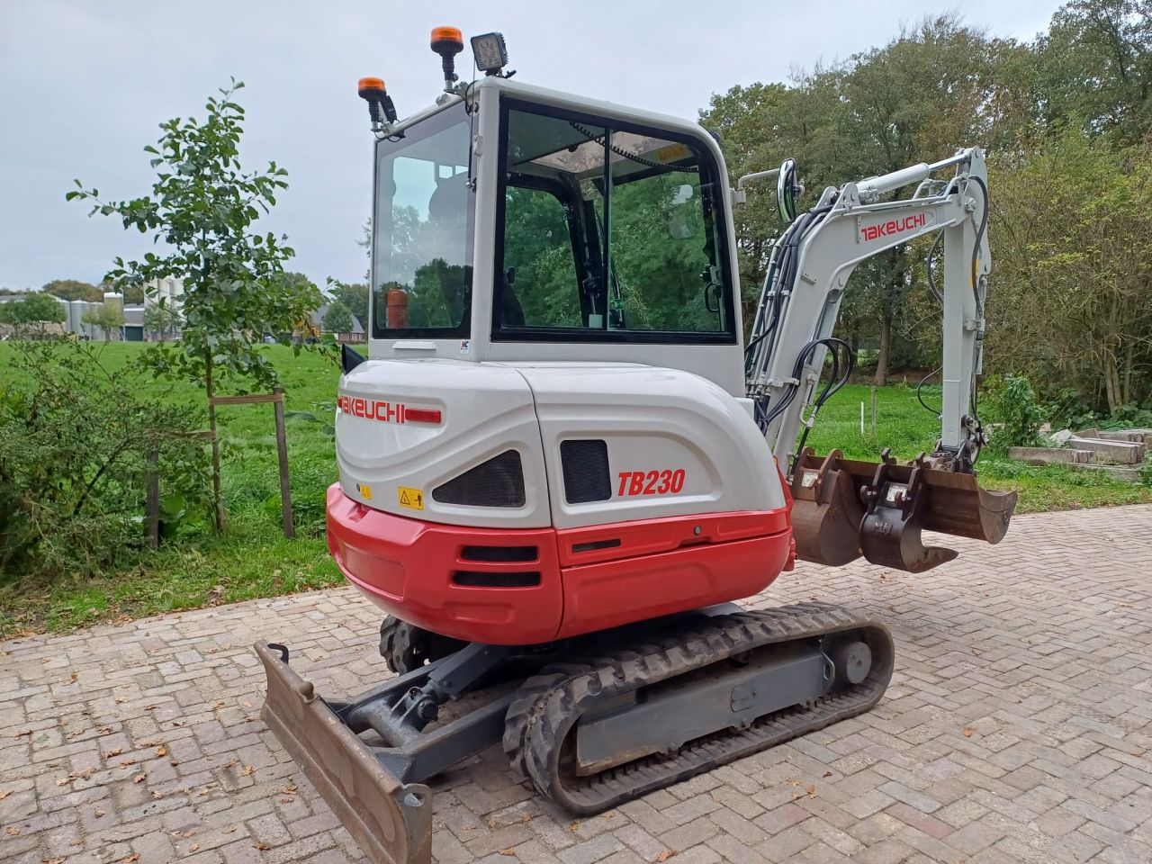 Takeuchi TB230 | bj 2020 | 5485uur | Kantelstuk CW05