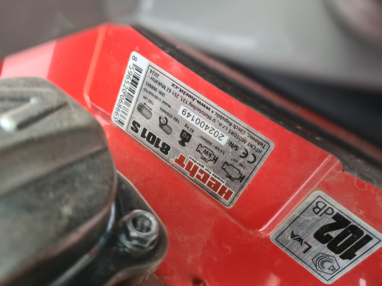 Hecht 8101 S veegmachine met opvangbak elektrisch gestart.