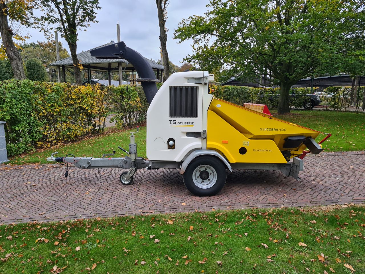 Hout versnipperaar hakselaar schredder TS Industrie Cobra 75.