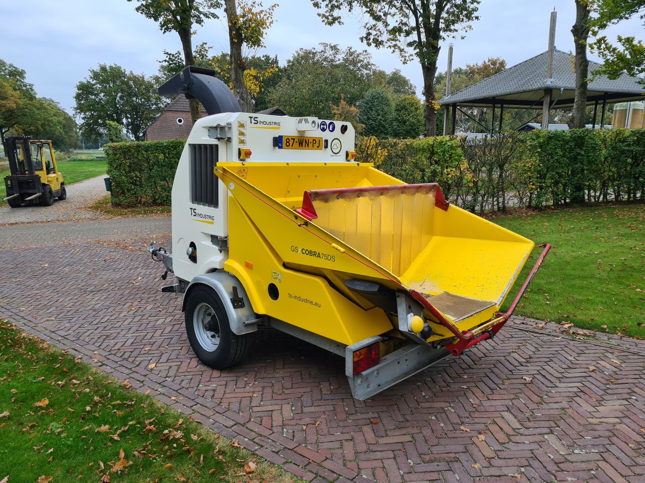 Hout versnipperaar hakselaar schredder TS Industrie Cobra 75.