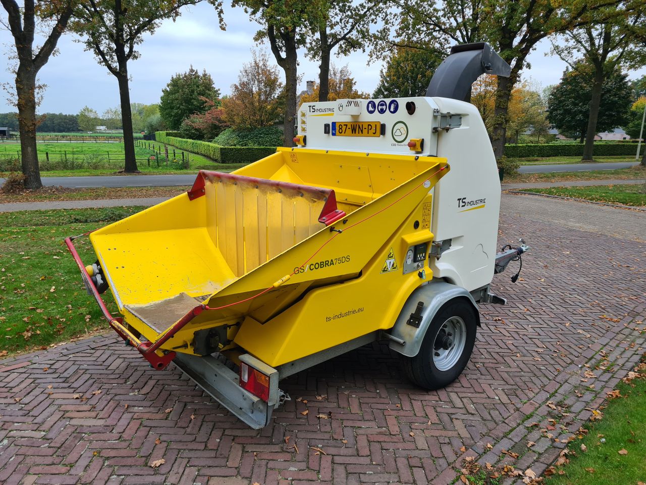 Hout versnipperaar hakselaar schredder TS Industrie Cobra 75.
