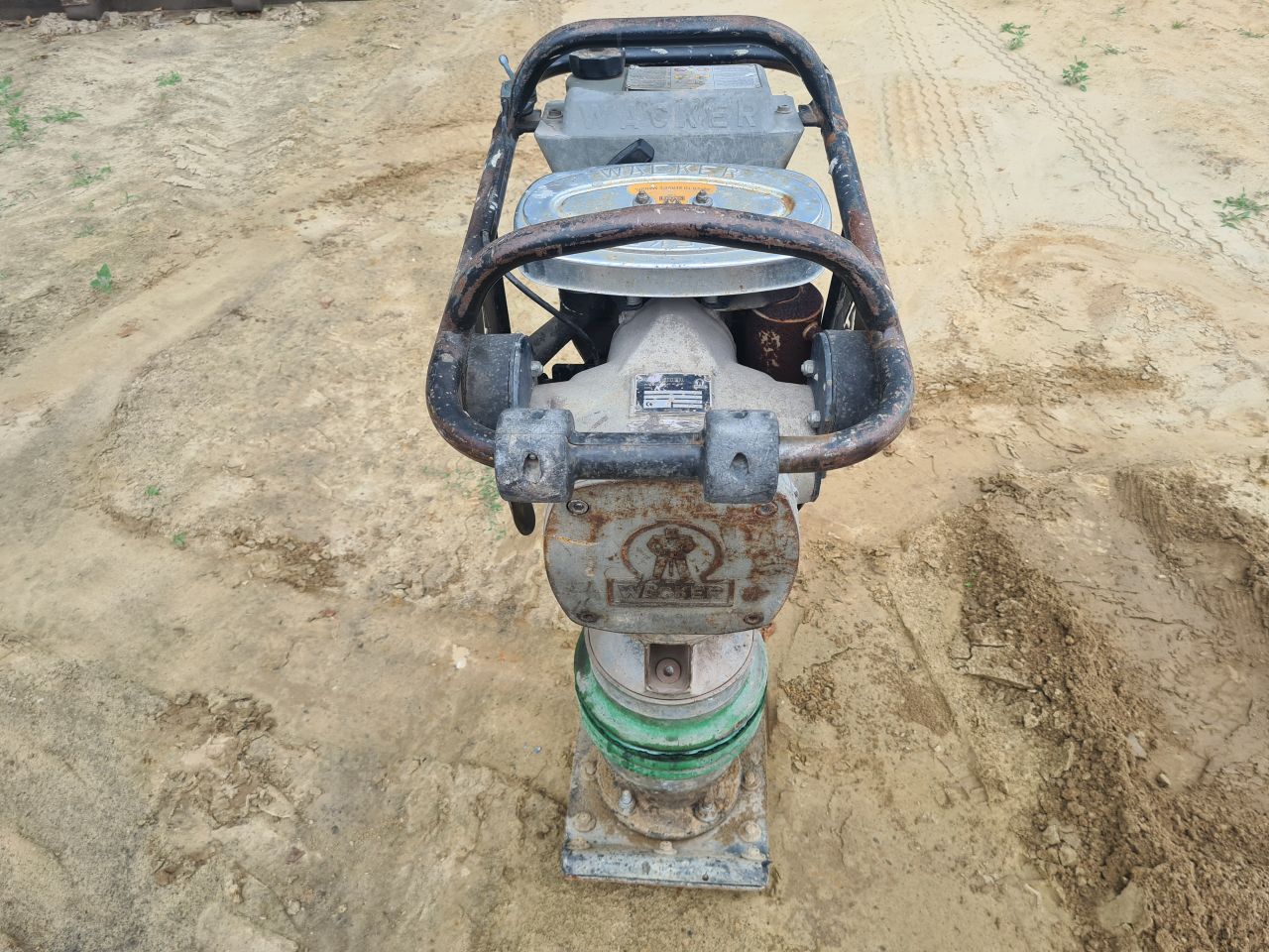 Wacker stamper trilplaat.