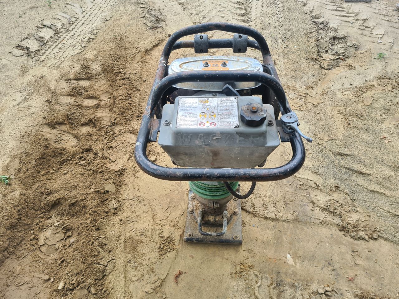 Wacker stamper trilplaat.