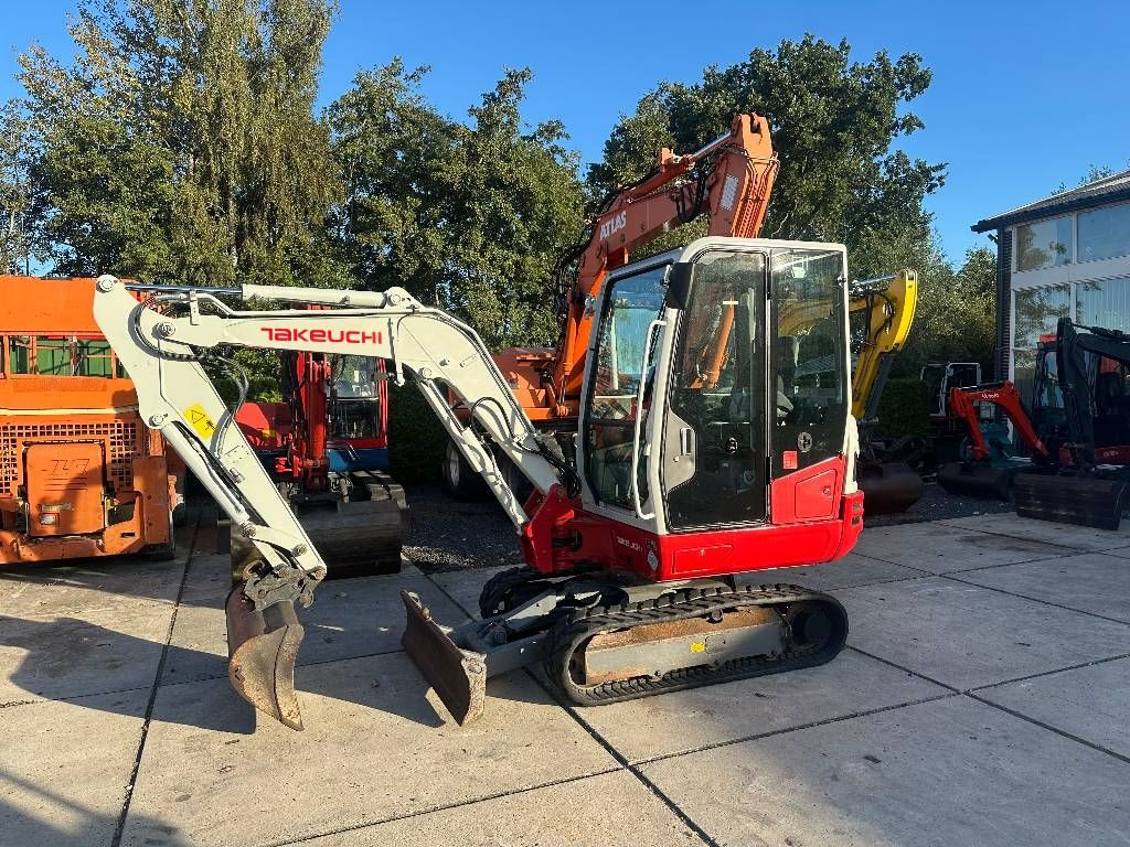 Takeuchi TB 230
