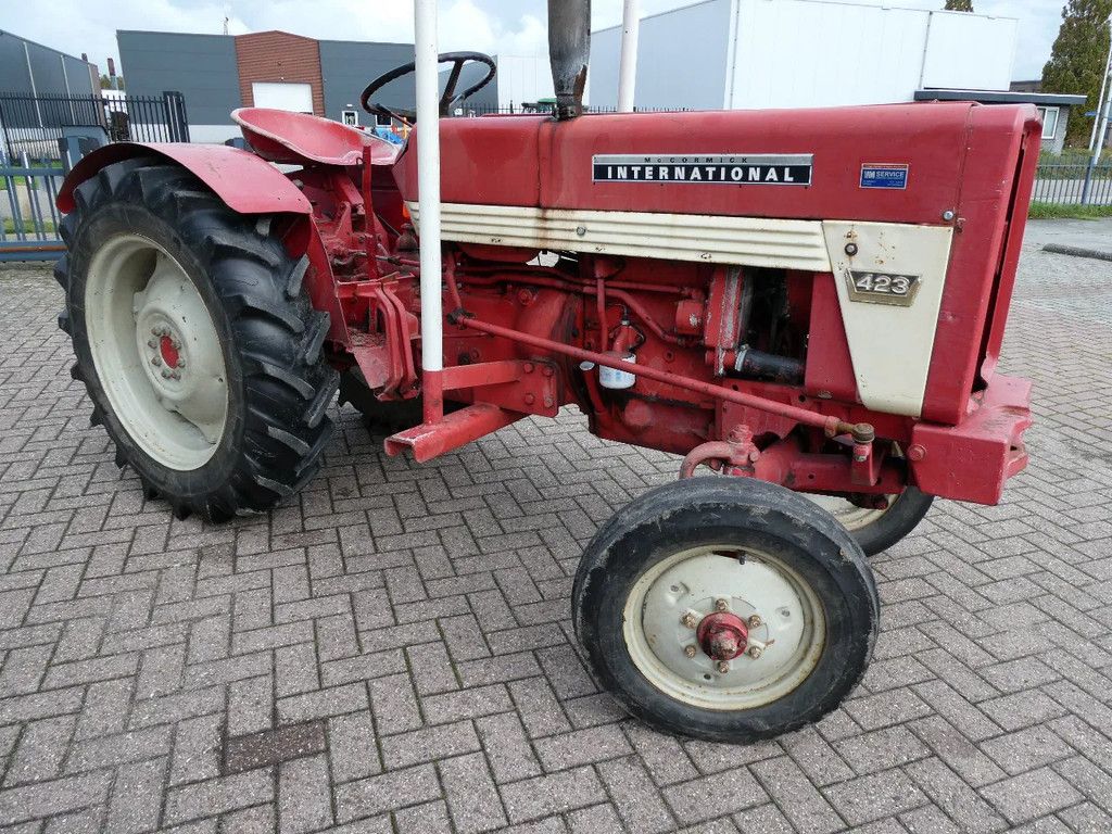 International 423 2wd / 7134 Draaiuren / Smalspoortrekker