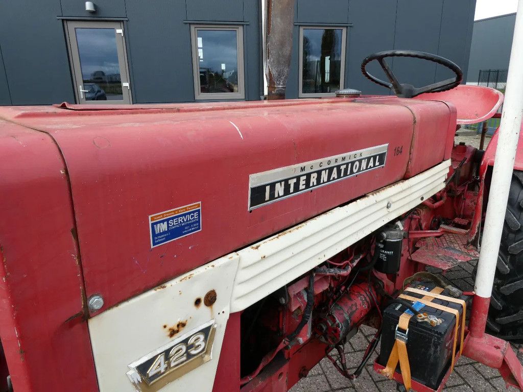 International 423 2wd / 7134 Draaiuren / Smalspoortrekker