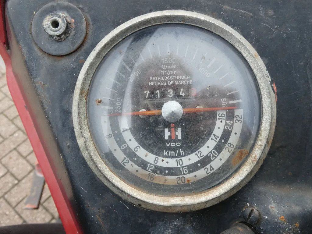 International 423 2wd / 7134 Draaiuren / Smalspoortrekker