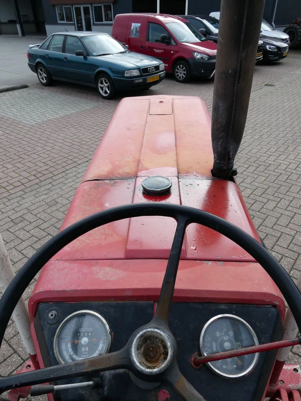 International 423 2wd / 7134 Draaiuren / Smalspoortrekker