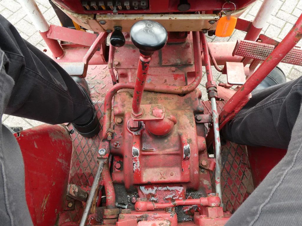 International 423 2wd / 7134 Draaiuren / Smalspoortrekker