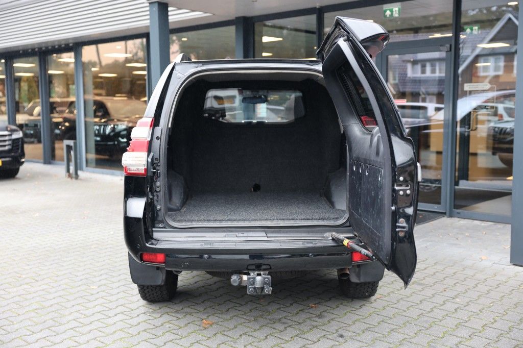 Toyota Landcruiser 150 2.8 D-4D 5DRS EXECUTIVE A/T VAN
