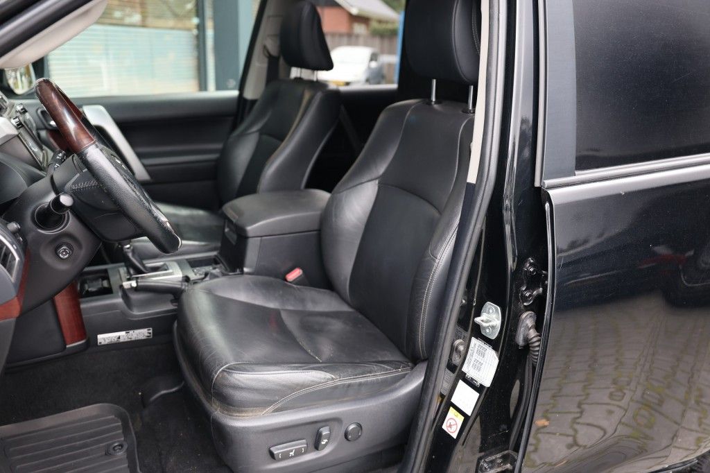Toyota Landcruiser 150 2.8 D-4D 5DRS EXECUTIVE A/T VAN