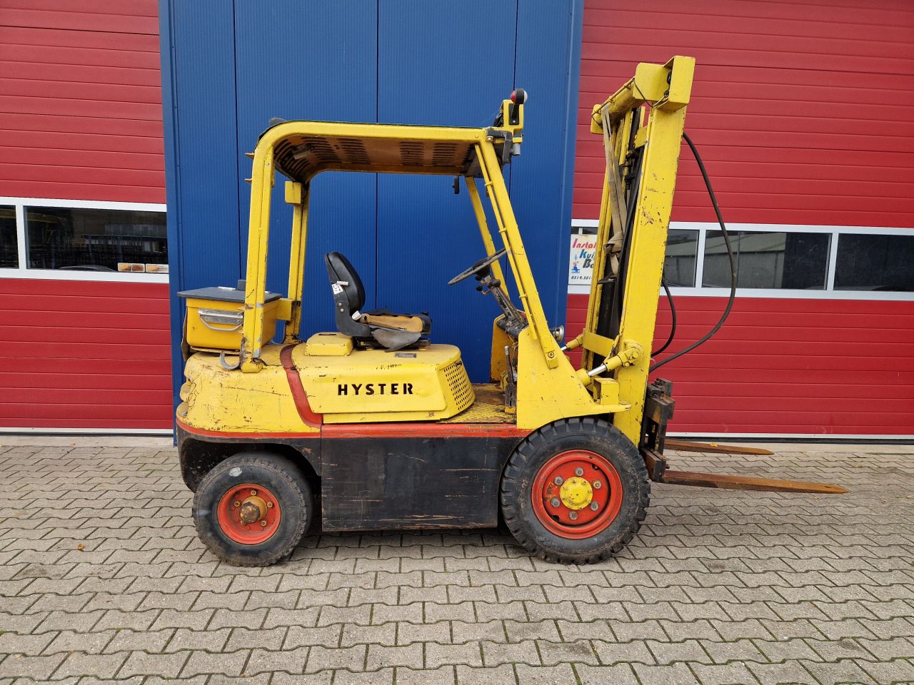 HYSTER H50 HEFTRUCK DIESEL 2.5 TONS ( MOTOR DEFECT )