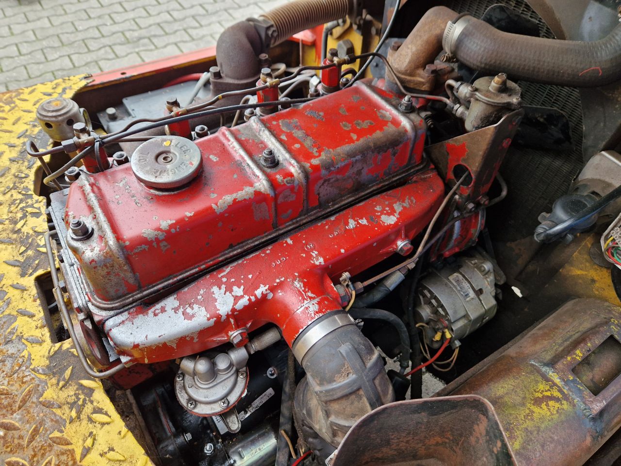 HYSTER H50 HEFTRUCK DIESEL 2.5 TONS ( MOTOR DEFECT )