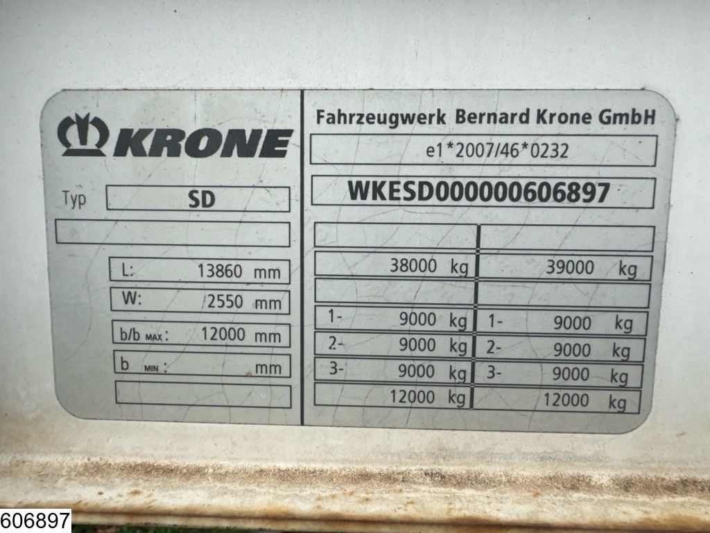 Krone Tautliner The roof and end wall are damaged.