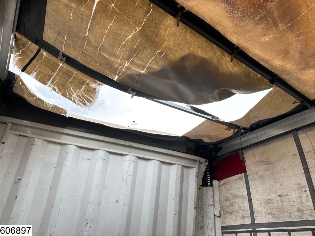 Krone Tautliner The roof and end wall are damaged.