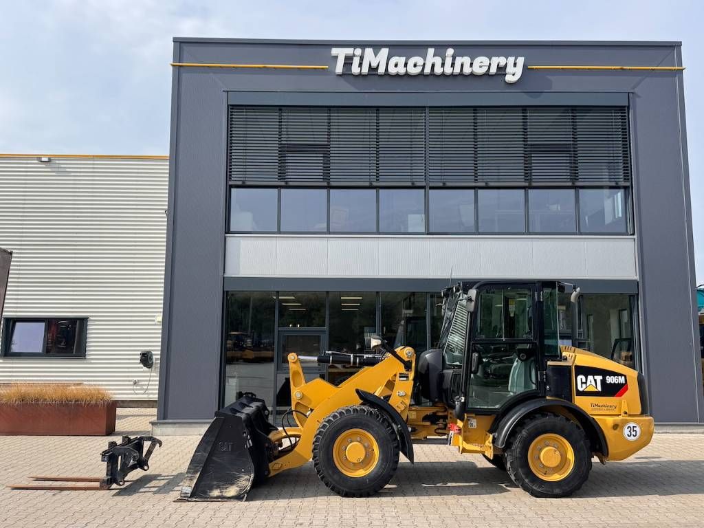 CAT 906M