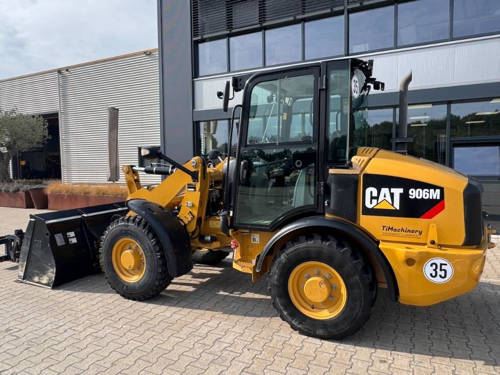CAT 906M