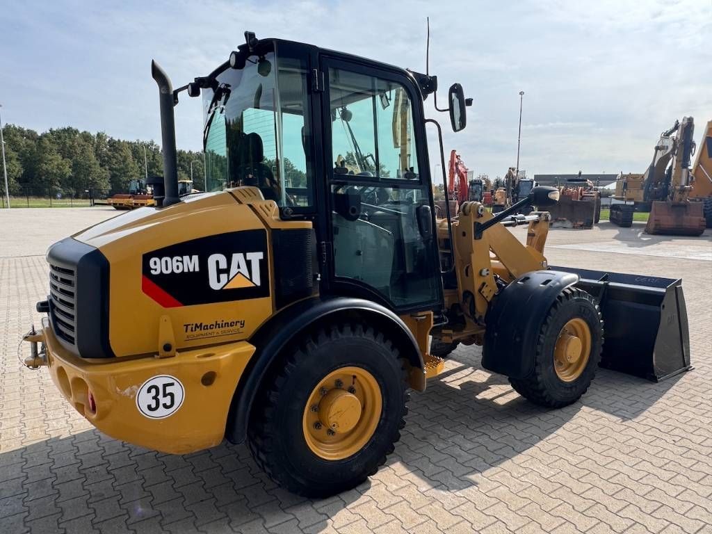 CAT 906M