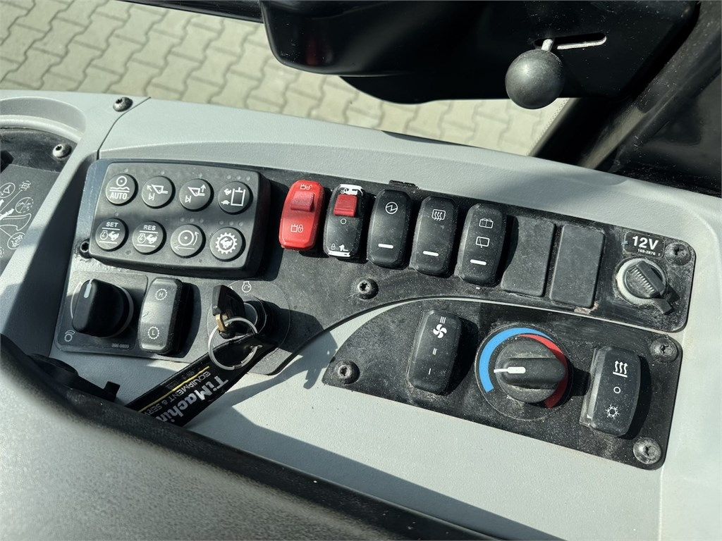 CAT 906M