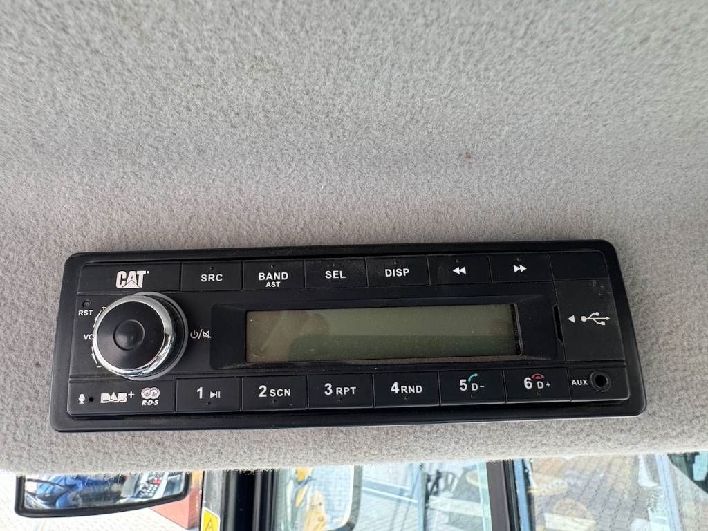 CAT 906M