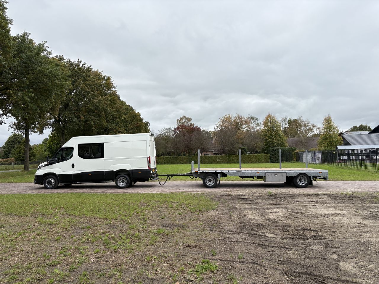 Iveco Daily bus en schamelwagen 6.310 kg laadvermogen