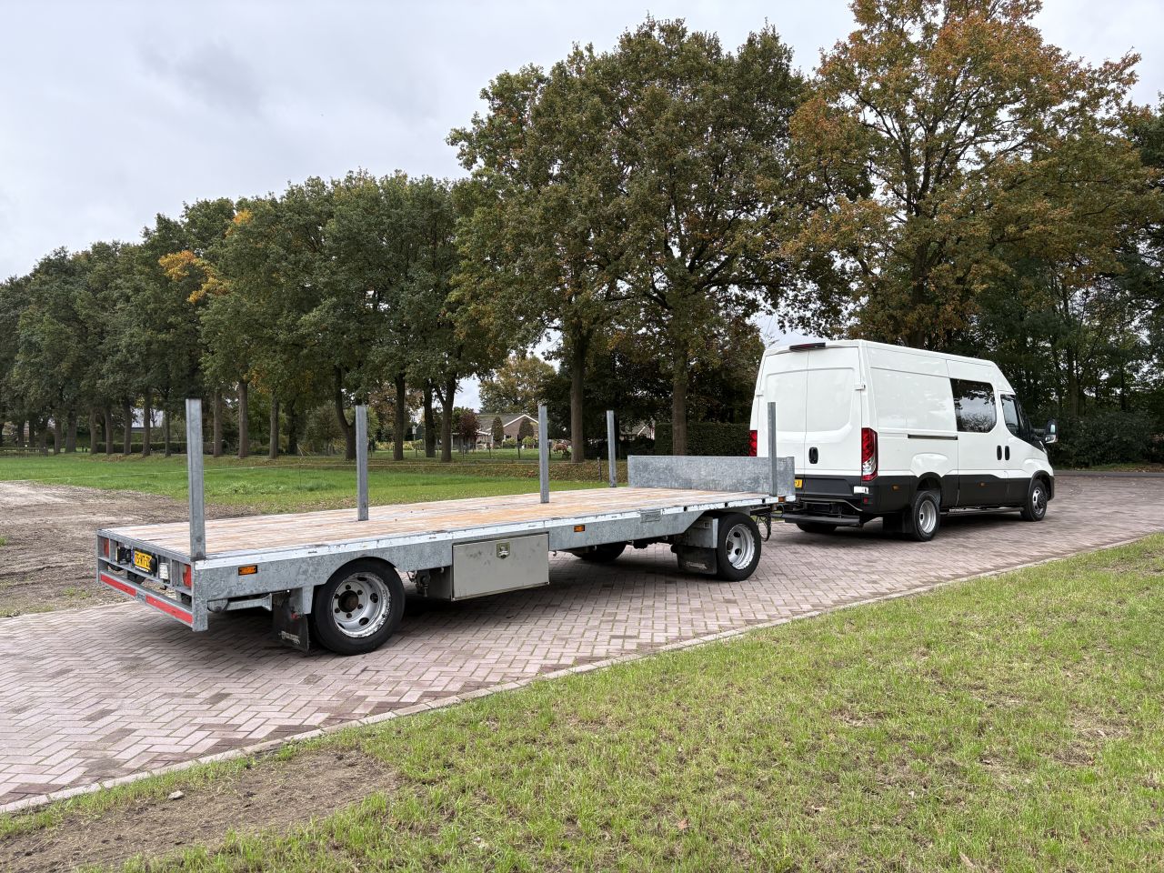 Iveco Daily bus en schamelwagen 6.310 kg laadvermogen