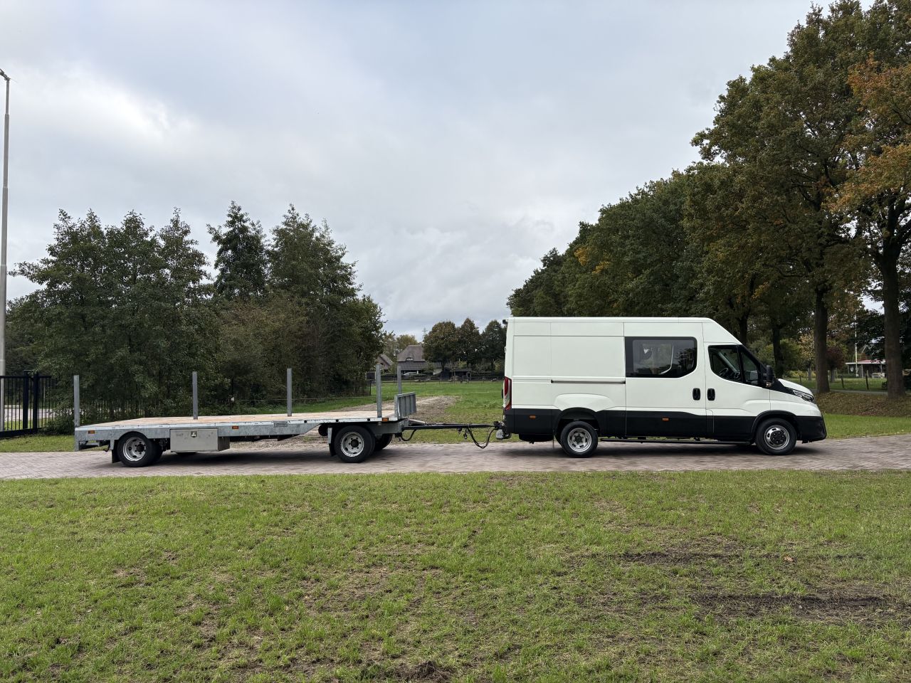 Iveco Daily bus en schamelwagen 6.310 kg laadvermogen