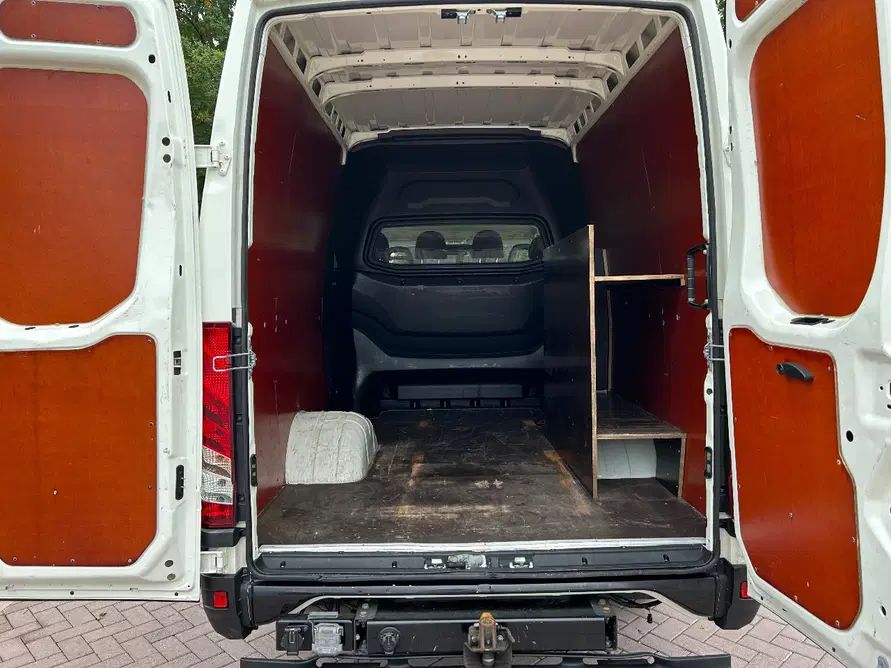 Iveco Daily bus en schamelwagen 6.310 kg laadvermogen
