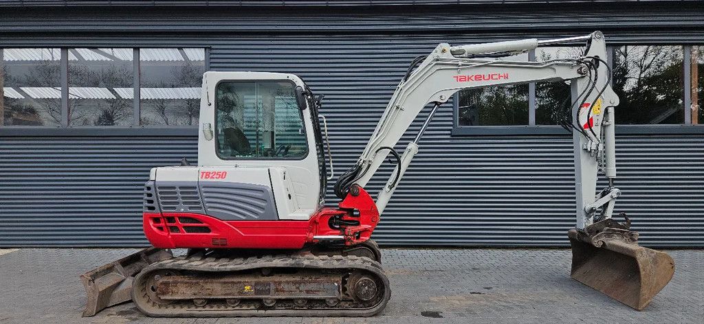 Takeuchi TB250