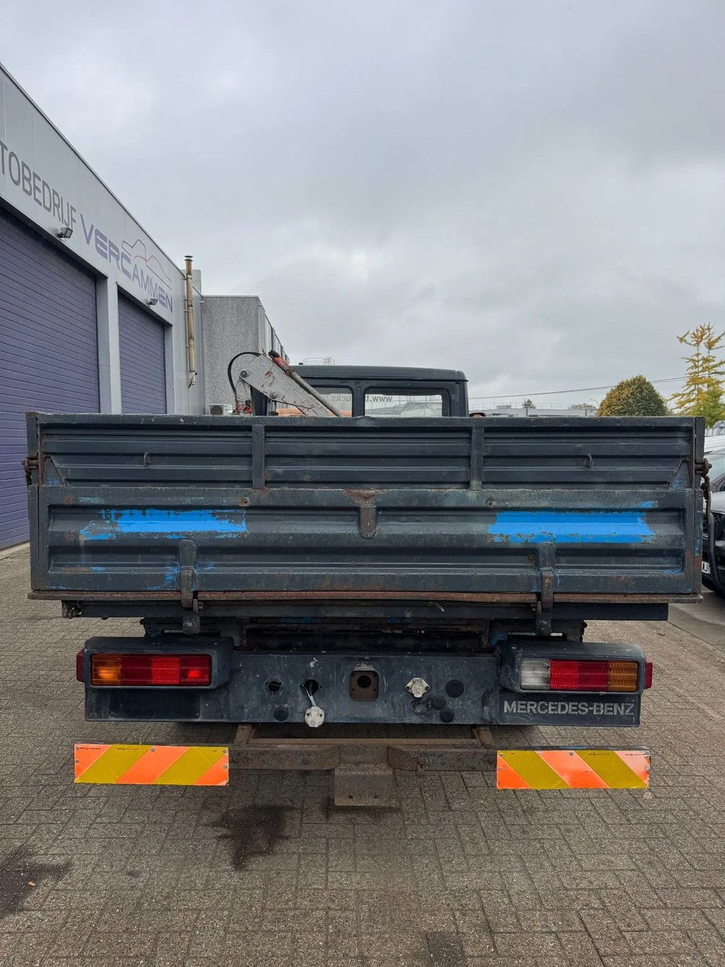 Mercedes-Benz 709D **709D-TIPPER+CRANE-BELGIAN TRUCK**