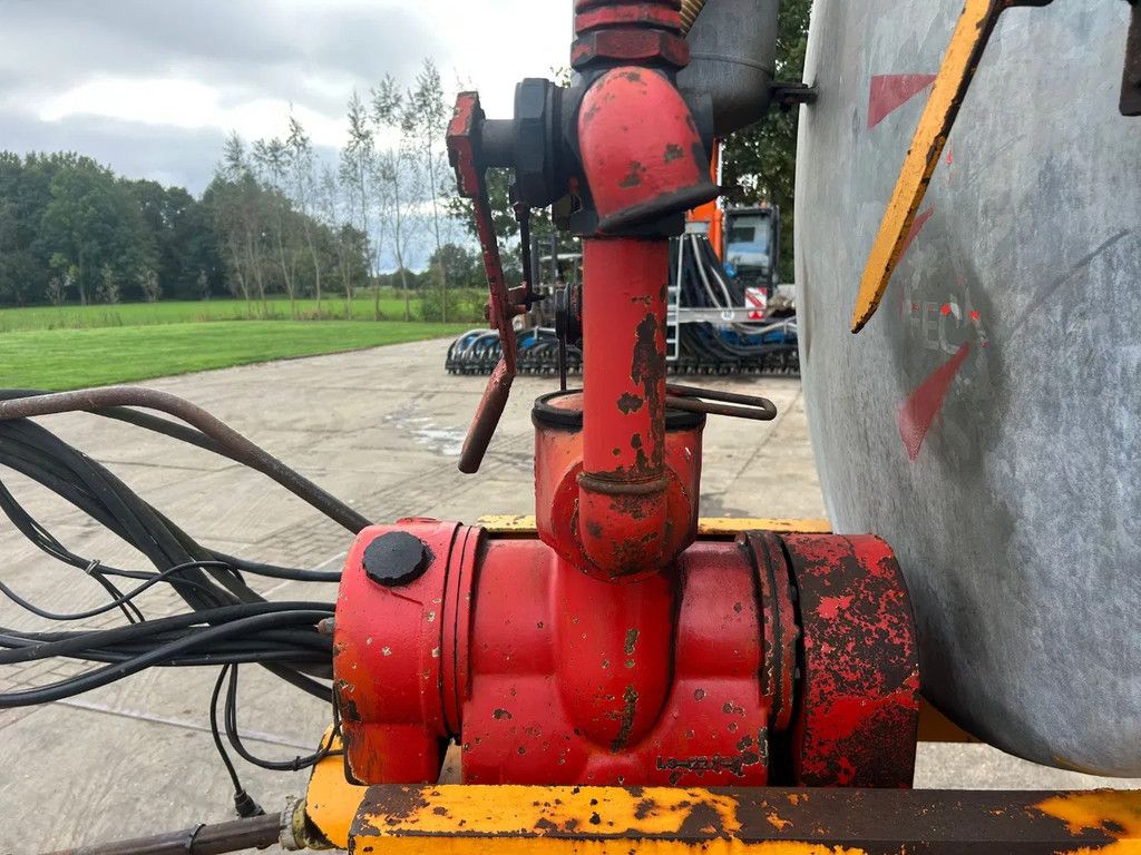 Veenhuis VMB 6800 Liter tank + bemester