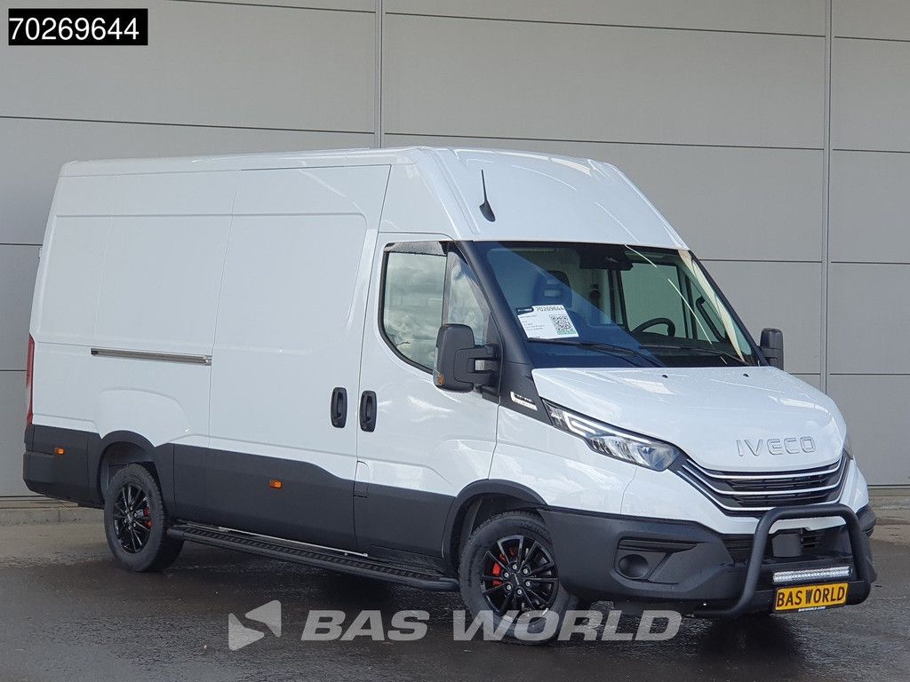 Iveco Daily 35S21 3.0L Automaat Black Edition 2025 model L2H2 Trekhaak Tacho ACC LED CarPlay Velgen Camera 12m3 Klima AHK
