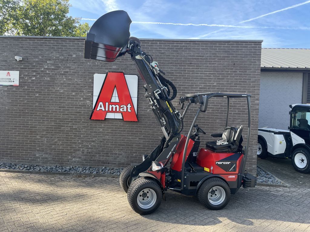 Norcar A6226 Automative Shovel