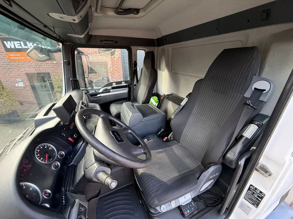 MAN TGS 26.320 Koffer Stuuras AHK 3.000KG LBW 353.980KM! NL Truck APK/TUV 11-03-2026