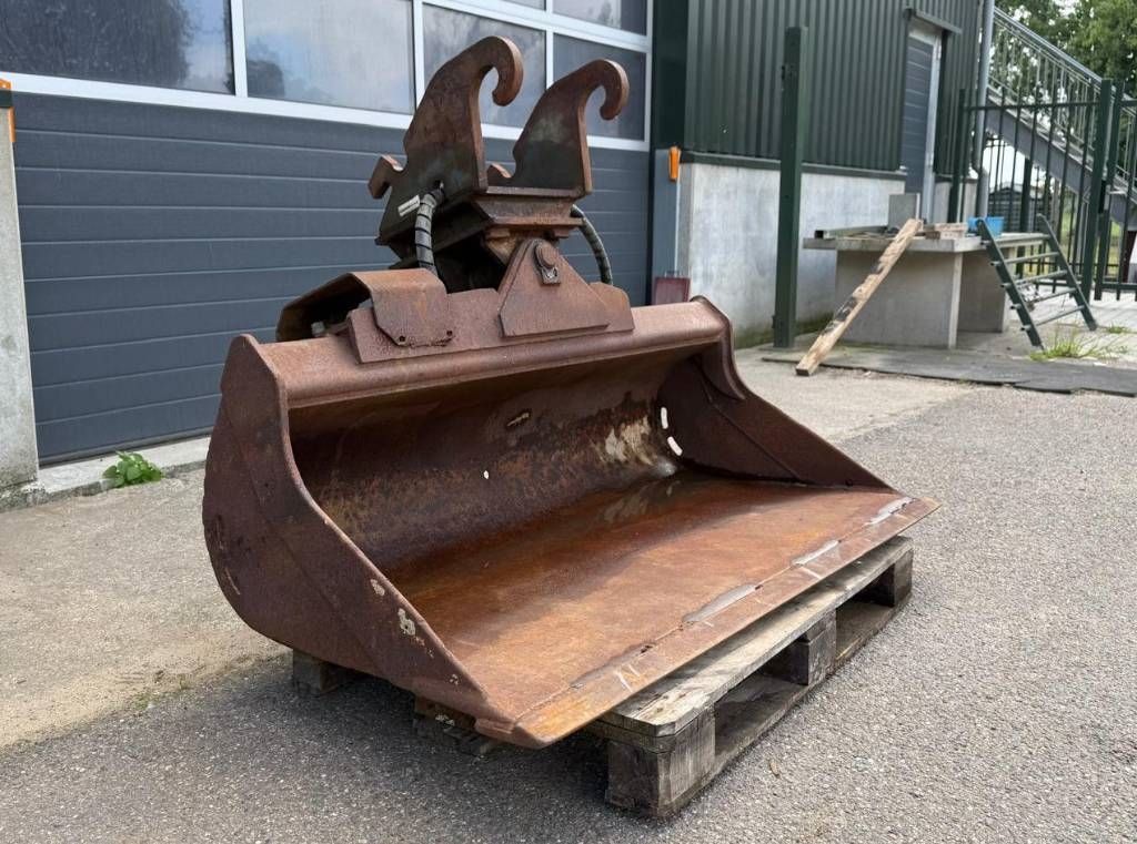 Cangini Benne CW10 tiltbucket / schwenklöffel / kantelbak