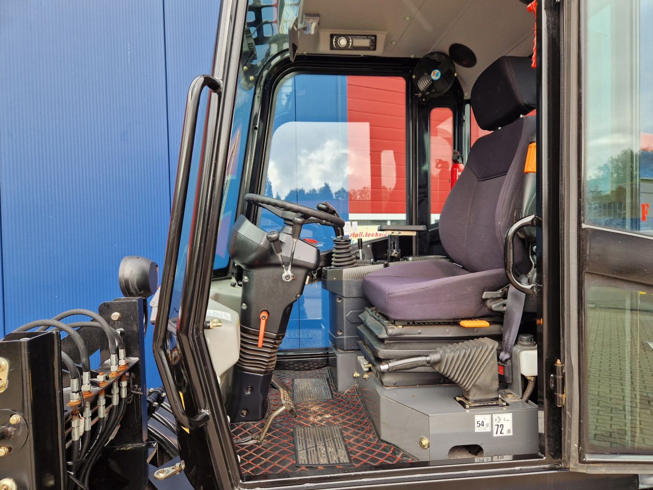 WOLF WL80 SHOVEL BJ2023 SLECHTS 193 UUR MET KENTEKEN