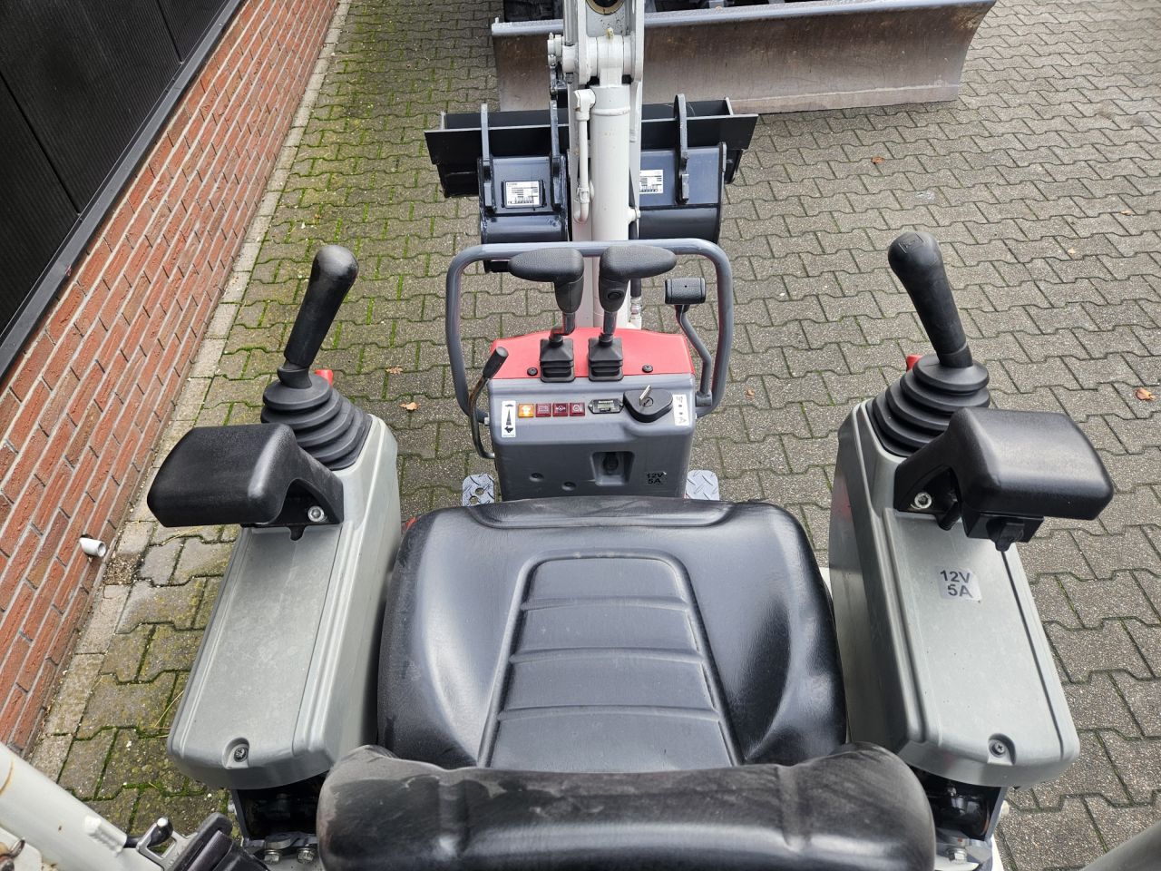 Takeuchi TB210R - 550 uur