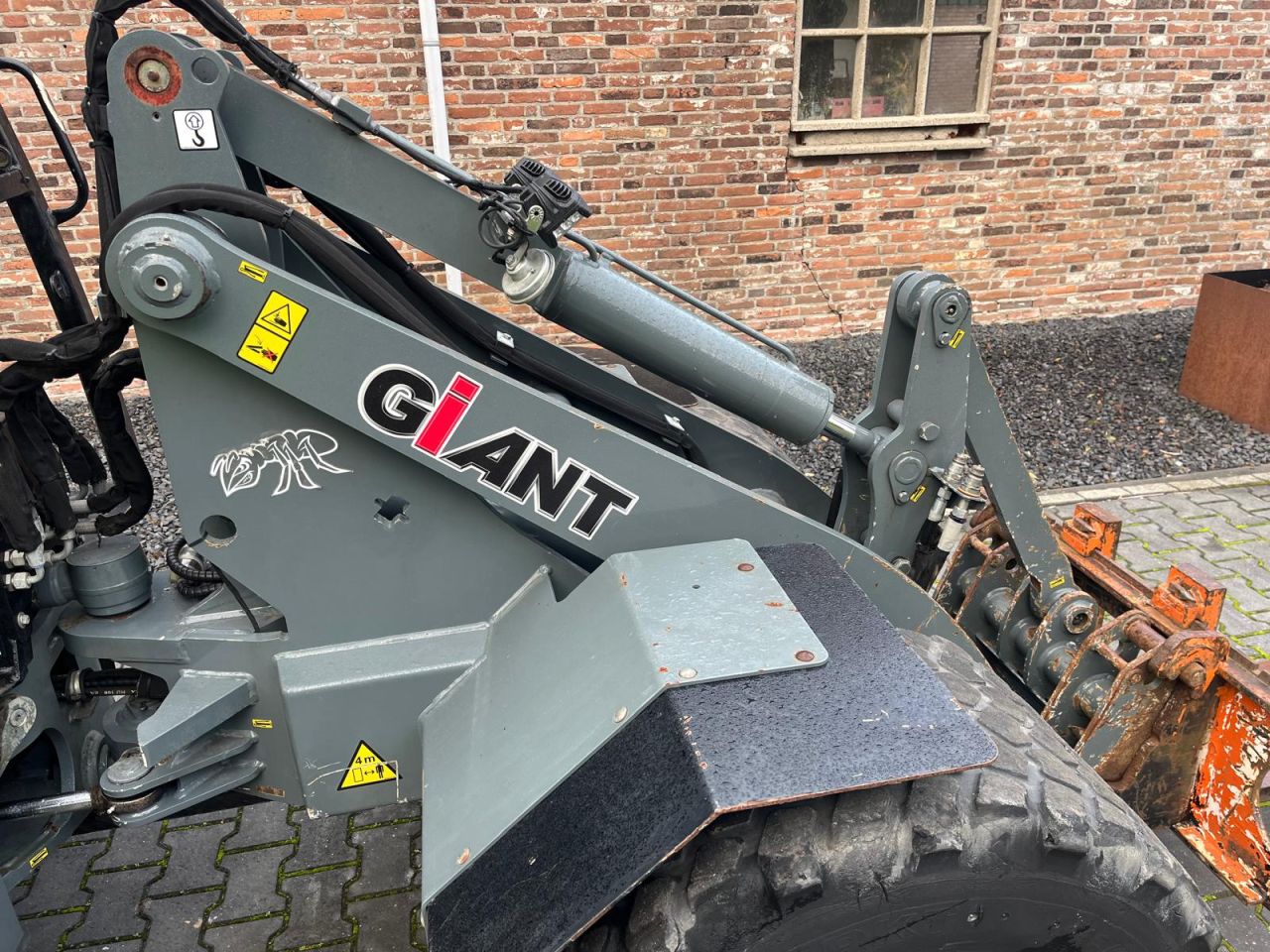 Giant V5003 X-tra HD