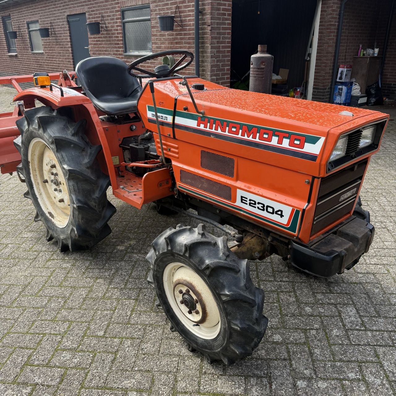 Hinomoto E2304 Met Frees