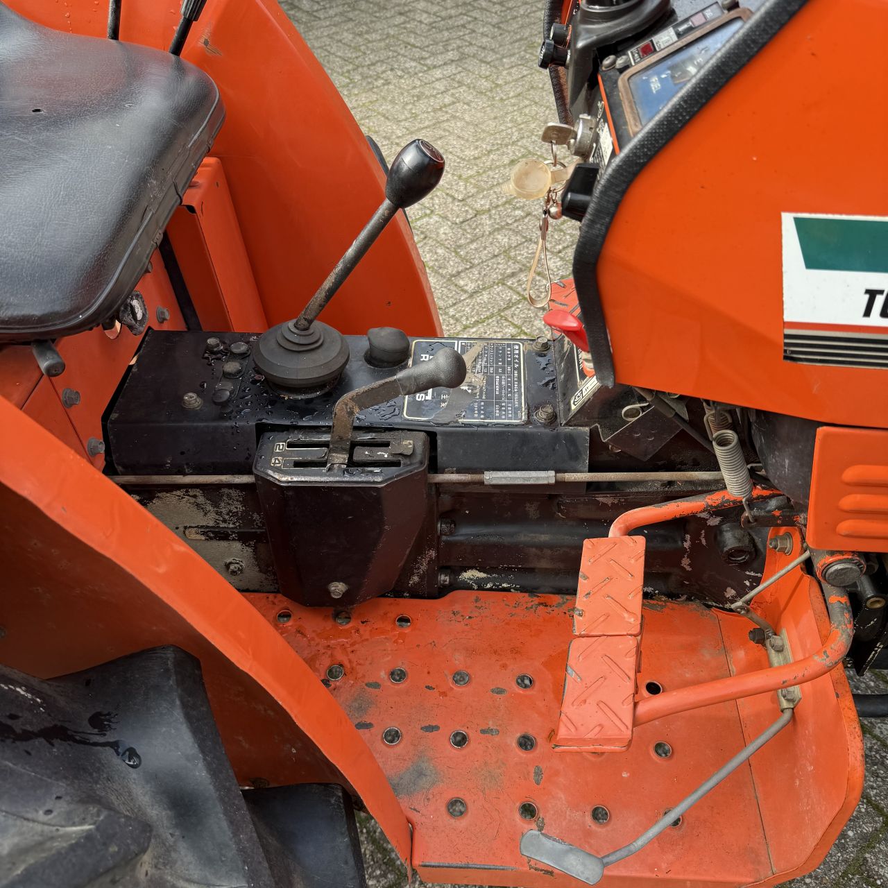 Hinomoto E2304 Met Frees