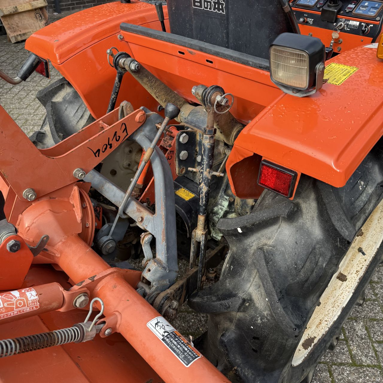 Hinomoto E2304 Met Frees