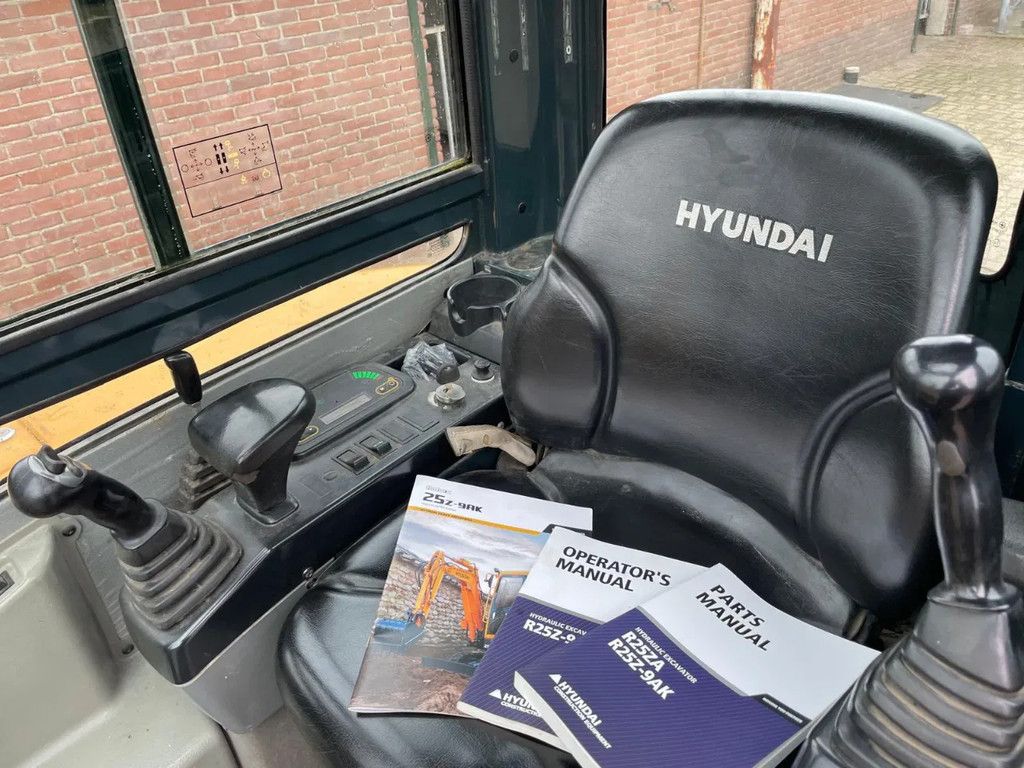 Hyundai Robex 25 - 9 AK Minigraver Graafmachine